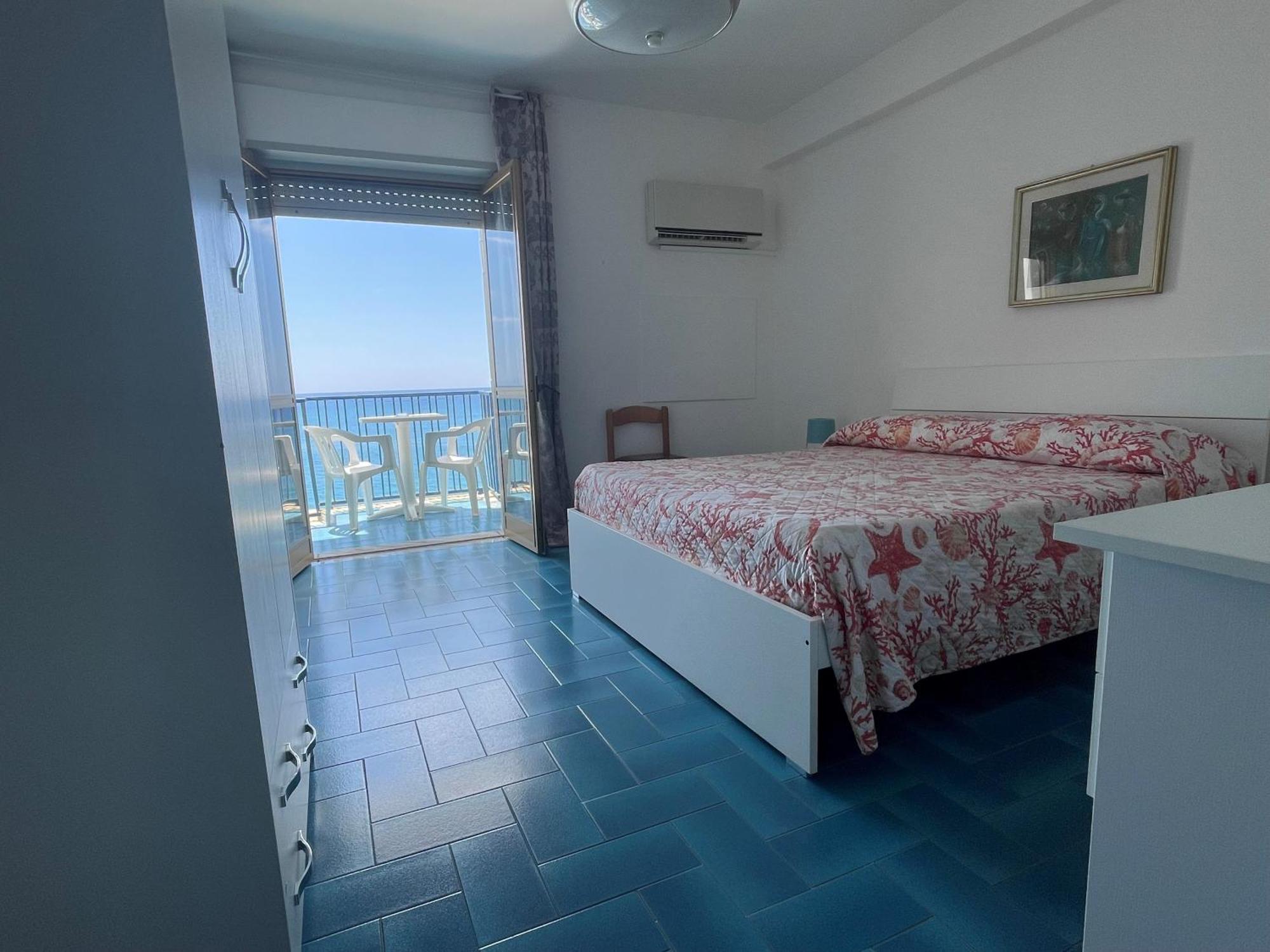 Hotel Ristorante Mareblu Amantea Ngoại thất bức ảnh