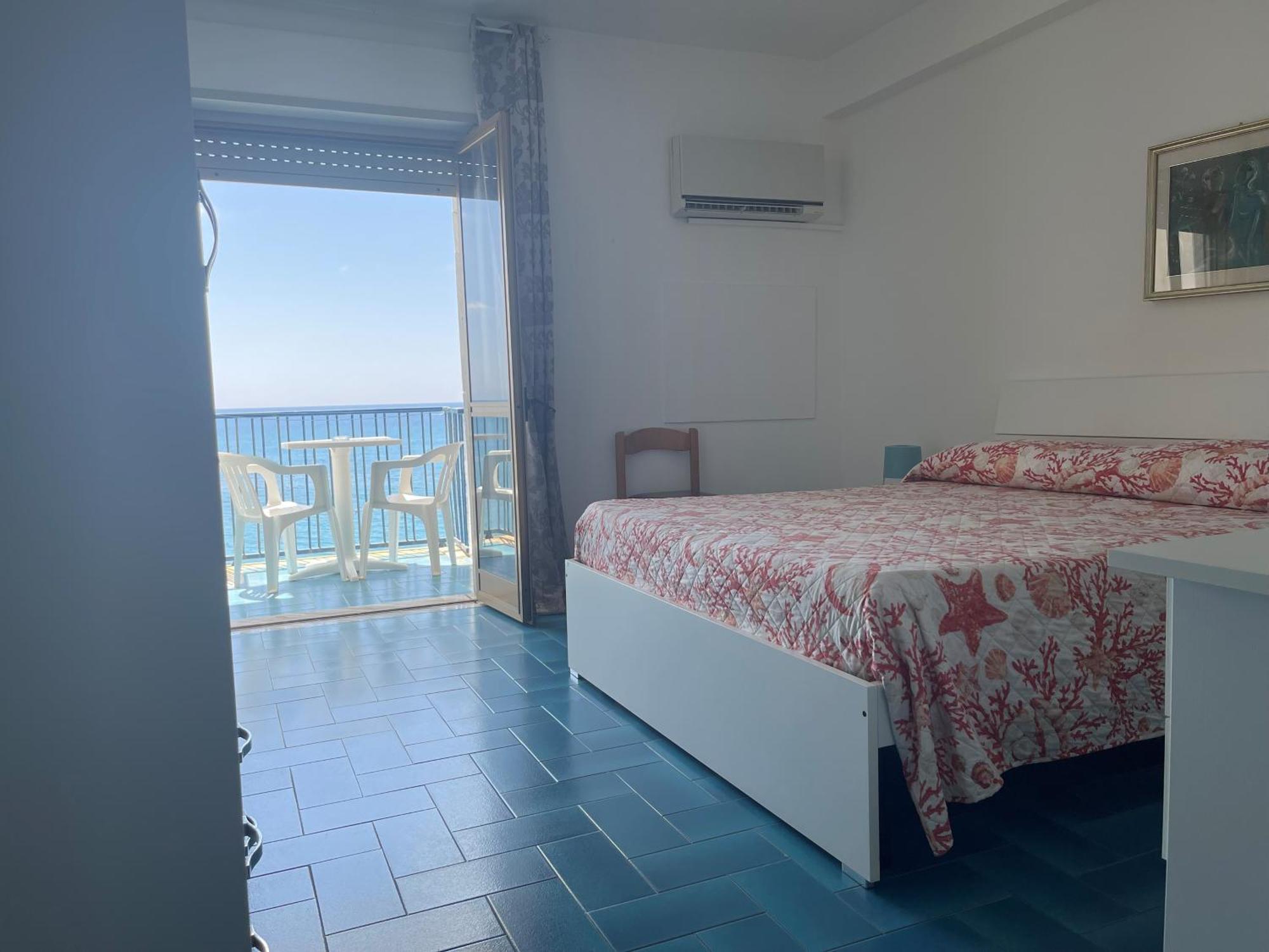 Hotel Ristorante Mareblu Amantea Ngoại thất bức ảnh